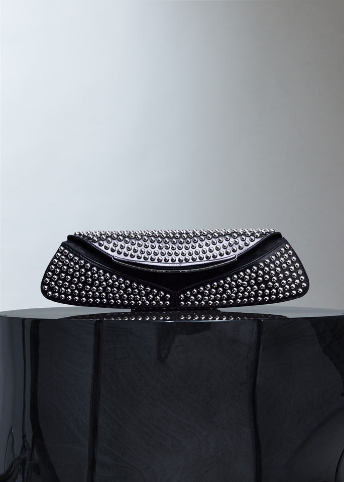 DEL CORE: BEETLE CLUTCH WITH STUDS