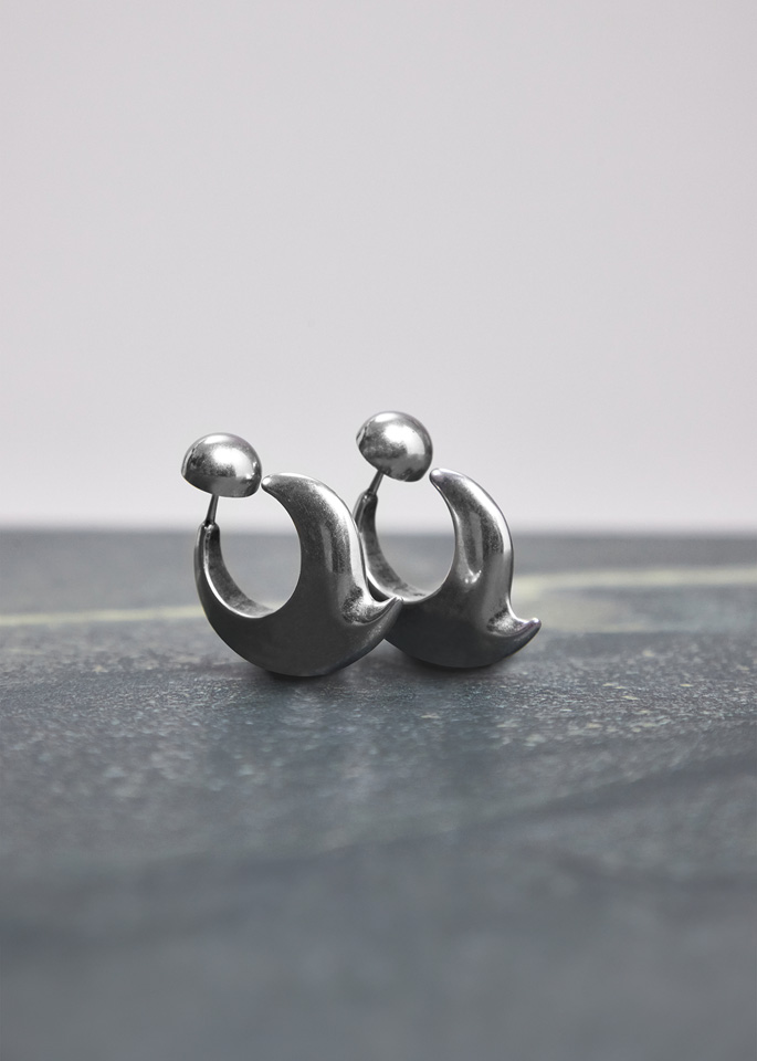 DEL CORE: BEETLE EARRINGS