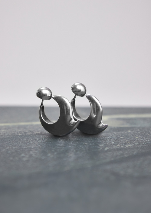 DEL CORE: BEETLE EARRINGS