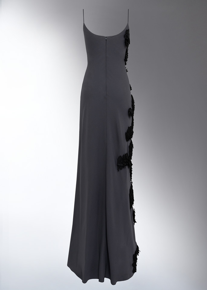 DEL CORE: EMBROIDERED SWEETHEART NECKLINE GOWN