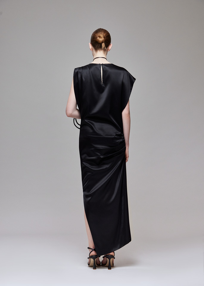 DEL CORE: LONG SLEEVELESS DRESS WITH ROUCHED DETAIL