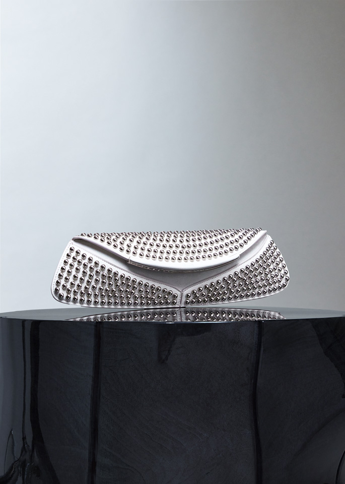 DEL CORE: BEETLE CLUTCH WITH STUDS