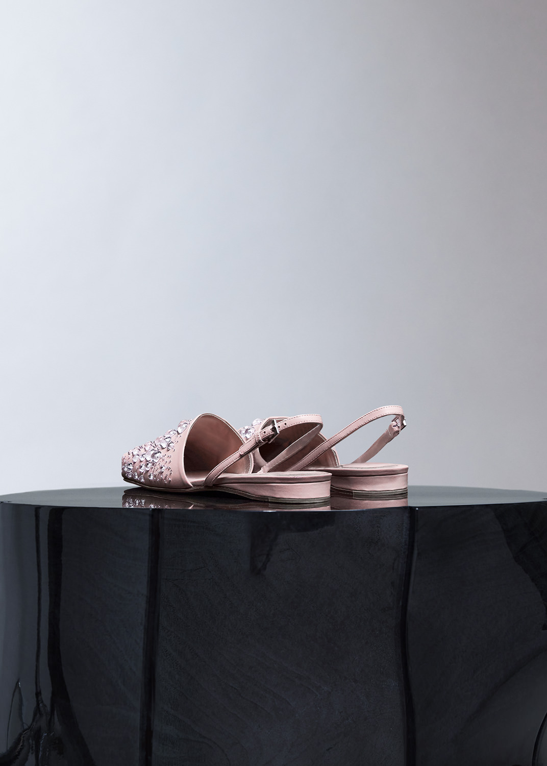 DEL CORE: EMBROIDED LOW SABOT SLINGBACK